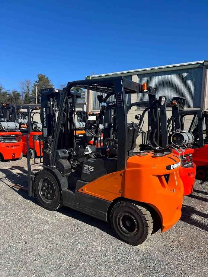 2022 Doosan G25E-7