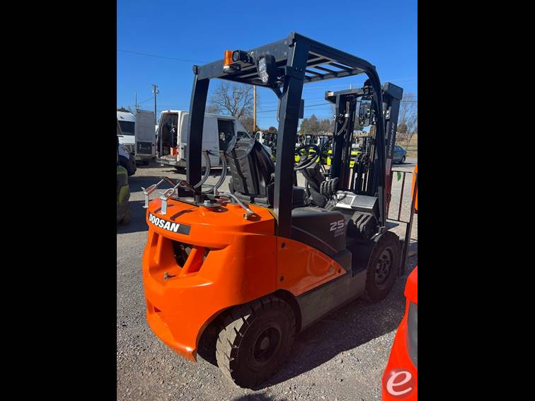 2022 Doosan G25E-7