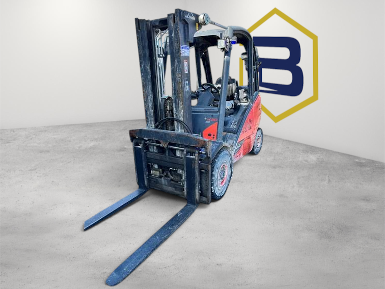 Burwell Material Handling 2018 Linde H30T LPG pneumatic forklift with 6,000 lb capacity in a yard setting.