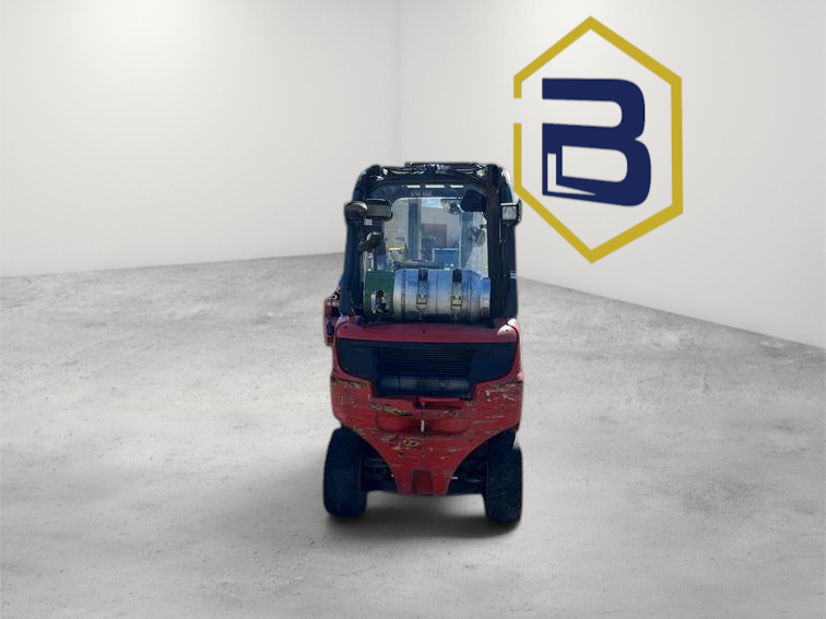 Burwell Material Handling 2017 Linde H30T LPG pneumatic forklift parked in an outdoor industrial yard