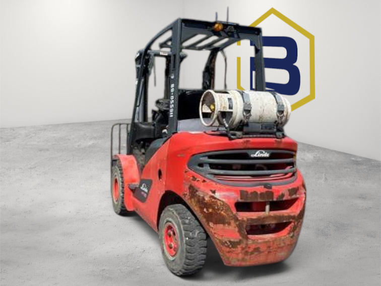 Burwell Material Handling 2018 Linde HT25T forklift with triple mast, side shifter, and 42-inch forks in red.