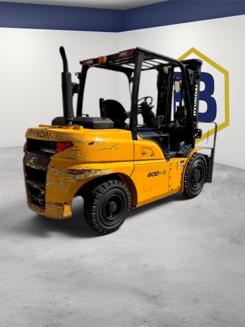 Burwell Material Handling 2020 Hyundai 40D-9F yellow forklift with triple mast and sideshifting fork positioner