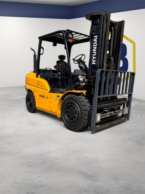 Burwell Material Handling 2020 Hyundai 40D-9F forklift with triple mast, sideshifting fork positioner, and 72-inch forks