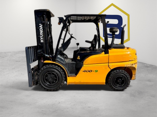 Burwell Material Handling 2020 Hyundai 40D-9F forklift with triple mast, sideshifting fork positioner, and 72-inch forks