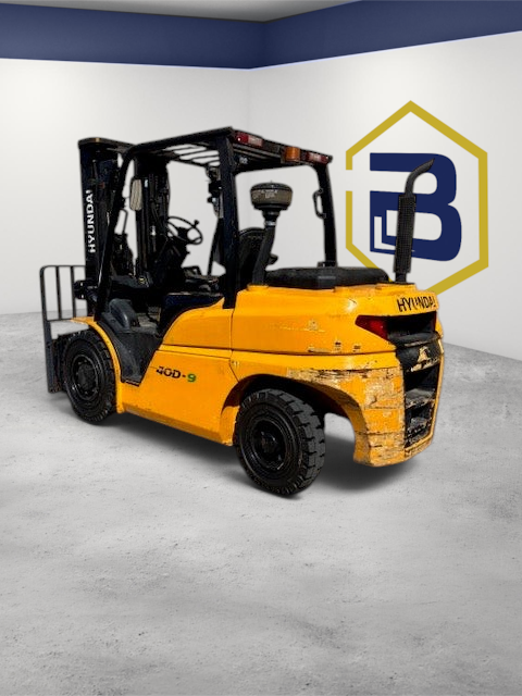 Burwell Material Handling 2020 Hyundai 40D-9F forklift with triple mast, sideshifting forkpositioner, and 72-inch forks.