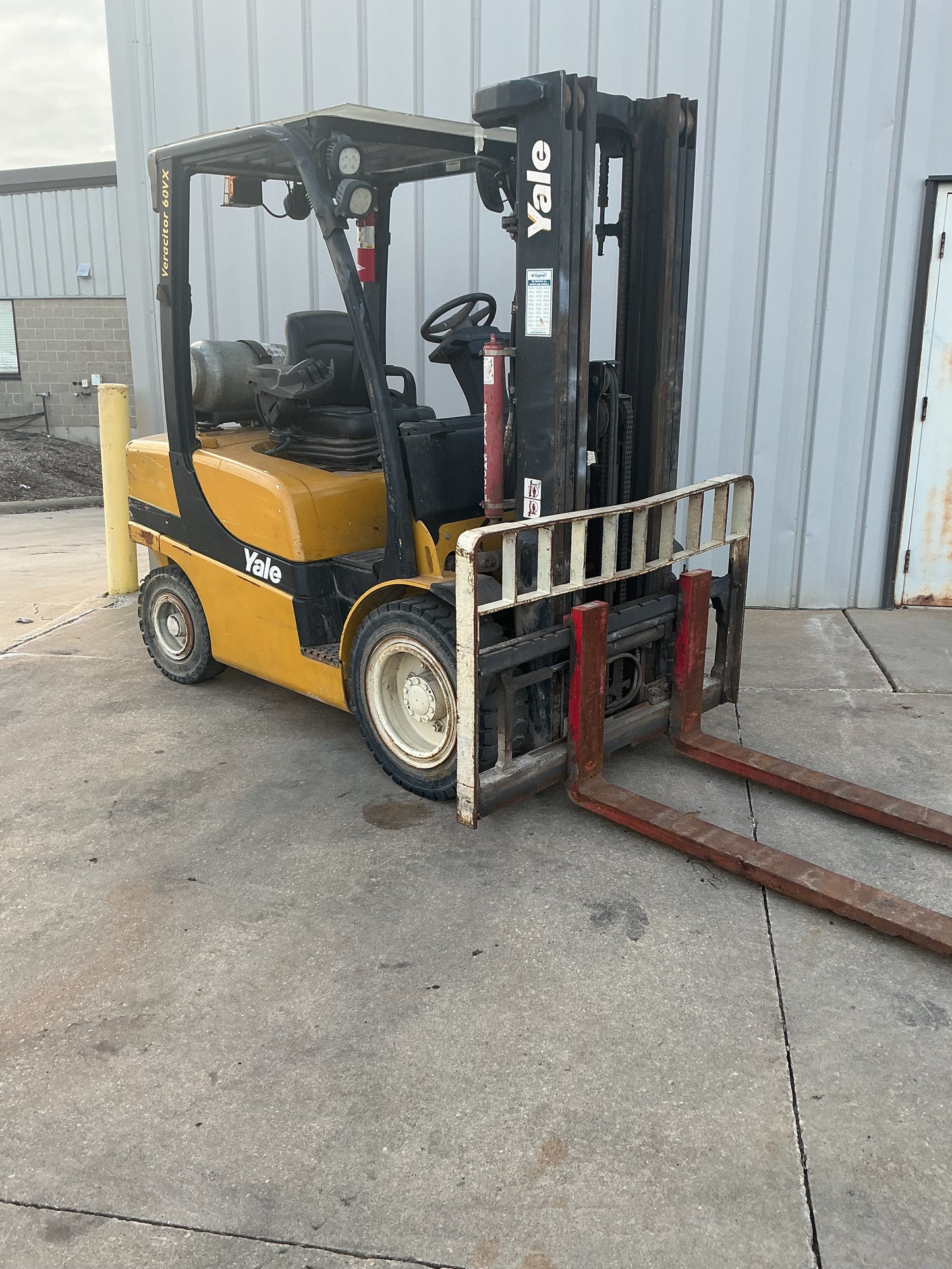 2013 YALE GLP060