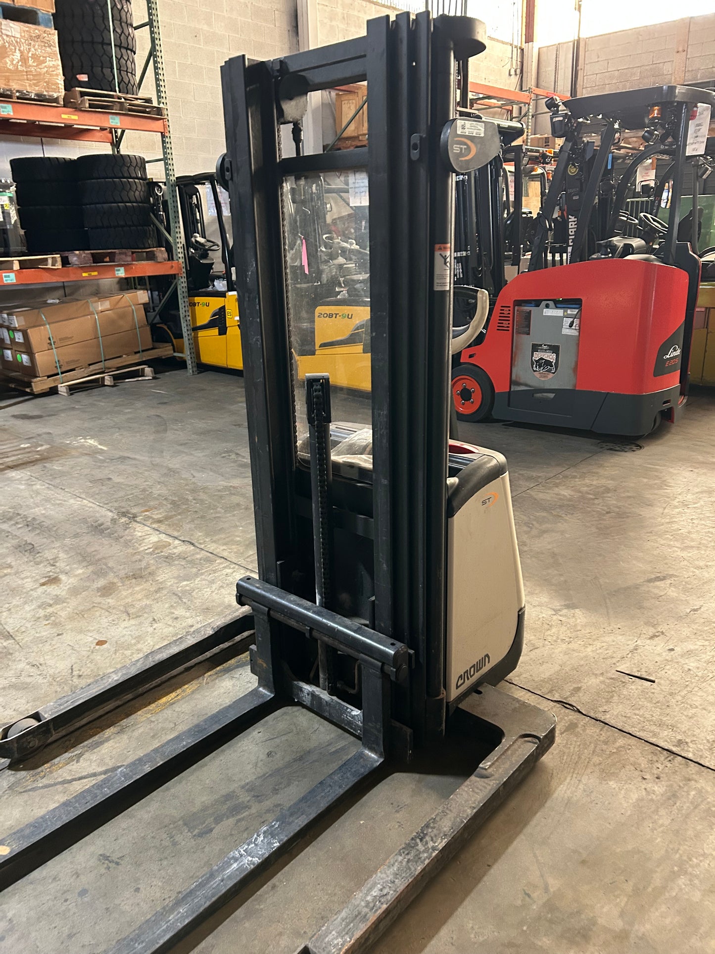 2018 CROWN ST3000-20