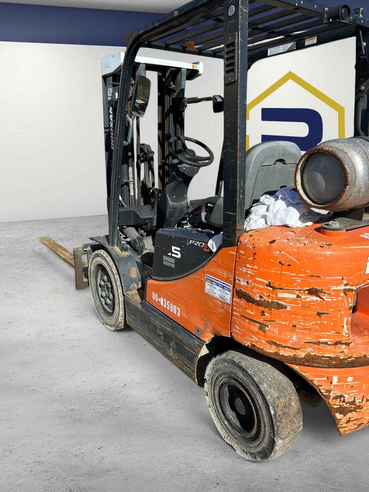 Burwell Material Handling 2016 Doosan G25E-5LP LPG forklift with pneumatic tires for outdoor industrial use