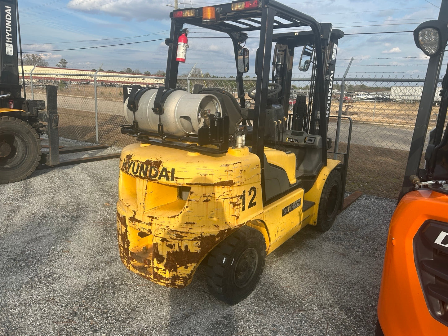 2017 HYUNDAI 30L-7A