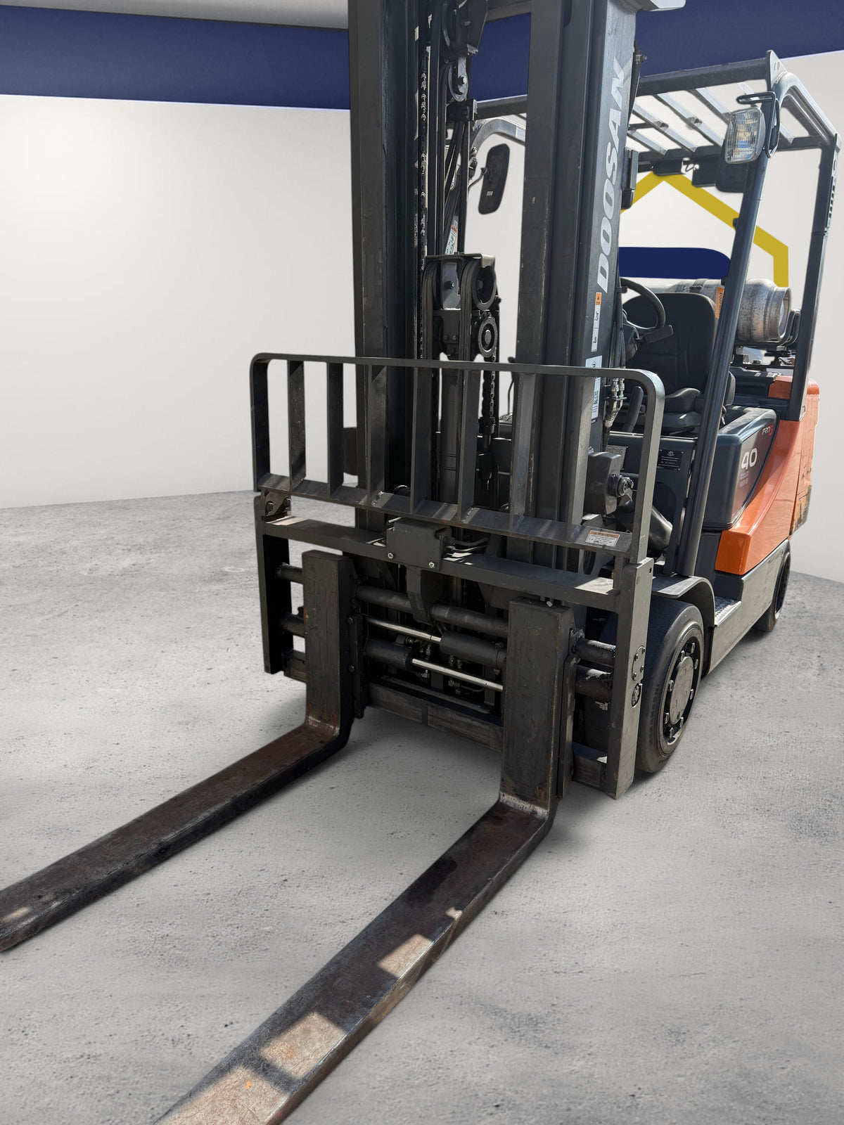 Burwell Material Handling 2019 Doosan GC40S-5 forklift with triple mast, sideshifting fork positioner, and 60-inch forks