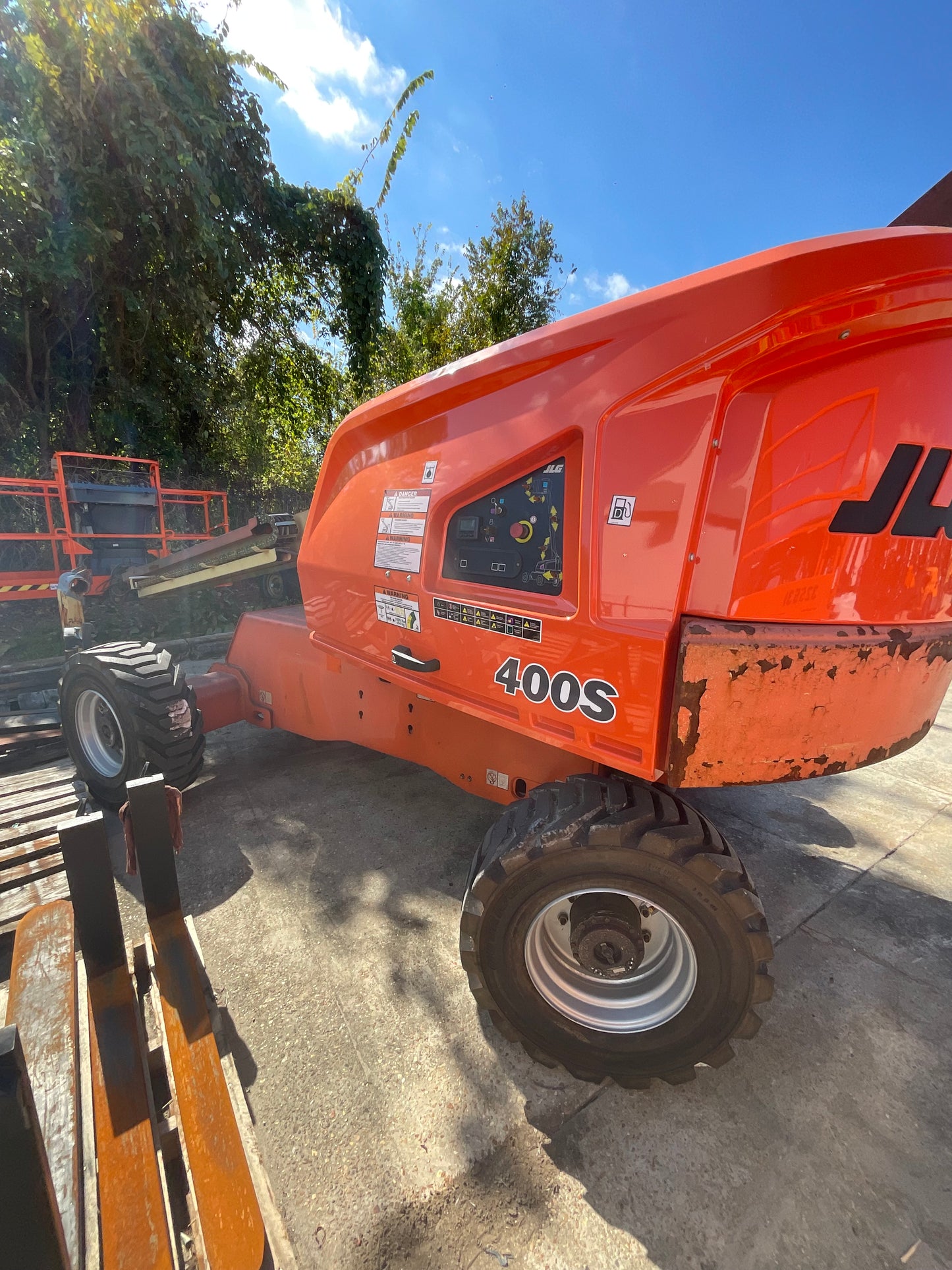 2019 JLG 400S