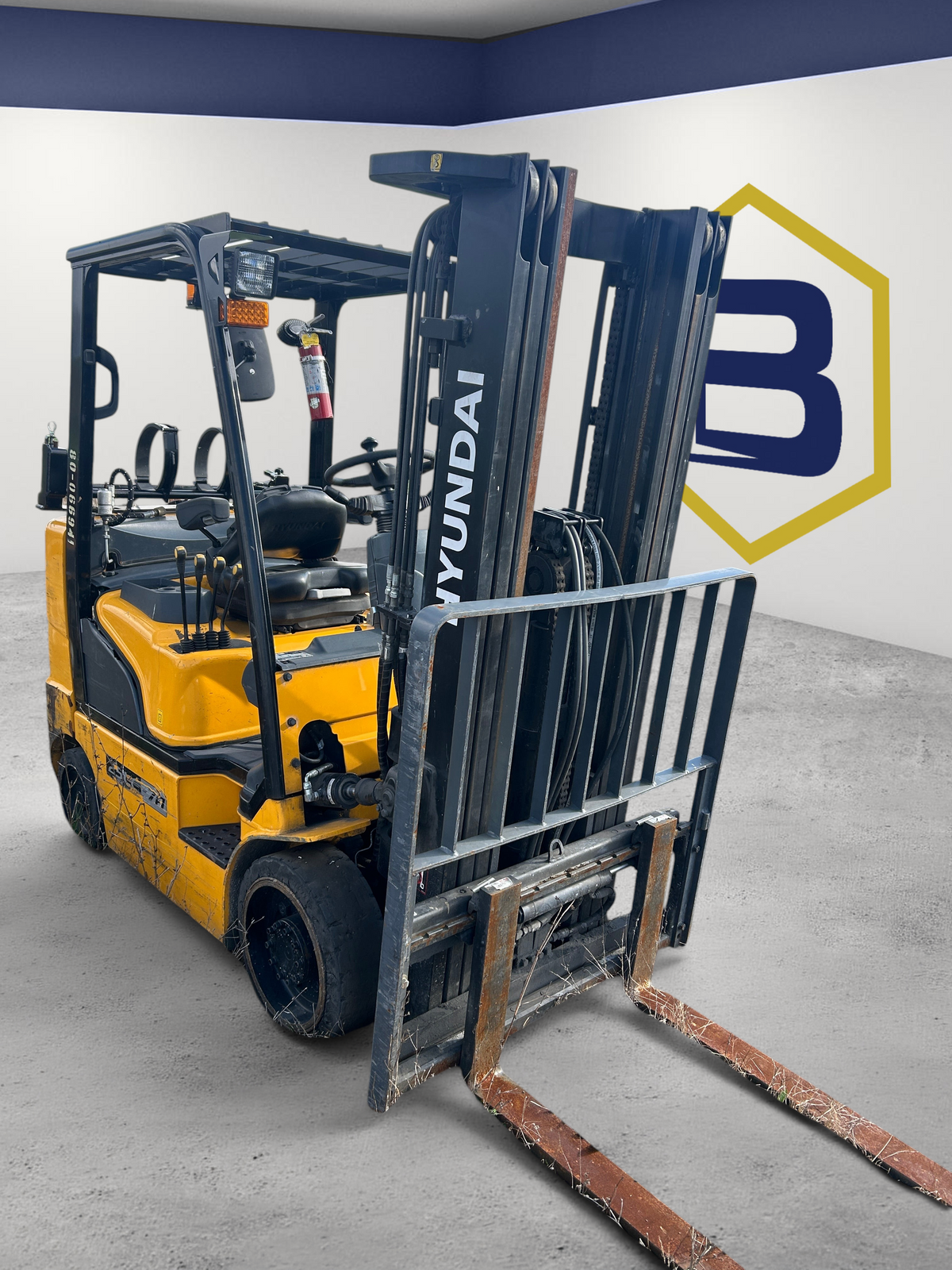 Burwell Material Handling 2019 Hyundai 25LC-7A LPG forklift with yellow body and mast in an outdoor field