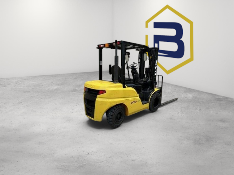 Burwell Material Handling 2018 Hyundai 30D-9 forklift with triple mast, sideshifting fork positioner, and 72-inch forks