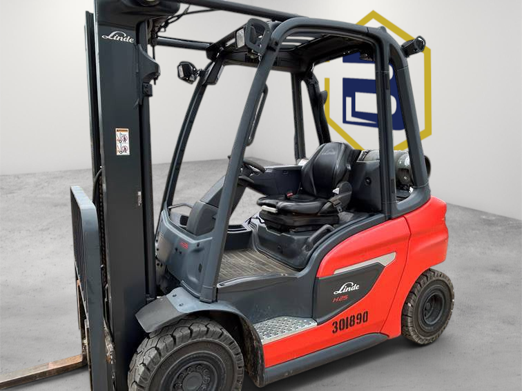 Burwell Material Handling 2022 Linde H25T LPG cushion-tire forklift with red body and black mast in outdoor yard