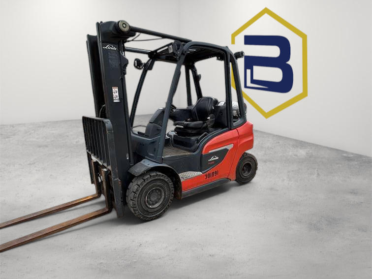 Burwell Material Handling 2022 Linde H25T LPG cushion-tire forklift with side shift in an outdoor industrial yard.