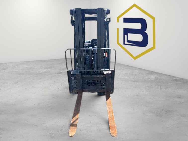 Burwell Material Handling 2021 Linde H30T LPG pneumatic forklift with 6,000 lb capacity, front view.