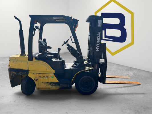 Burwell Material Handling 2017 Hyundai 30D-9 diesel pneumatic forklift with yellow chassis and heavy-duty mast