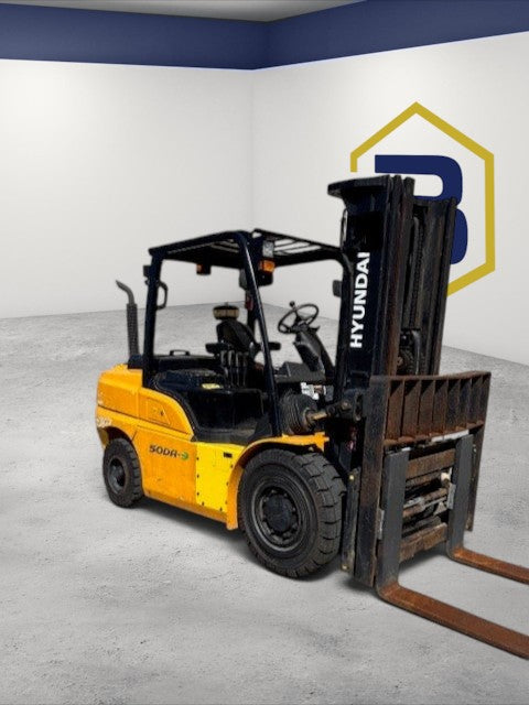 Burwell Material Handling used 2020 Hyundai 50DA-9 diesel forklift with triple-stage mast and pneumatic tires