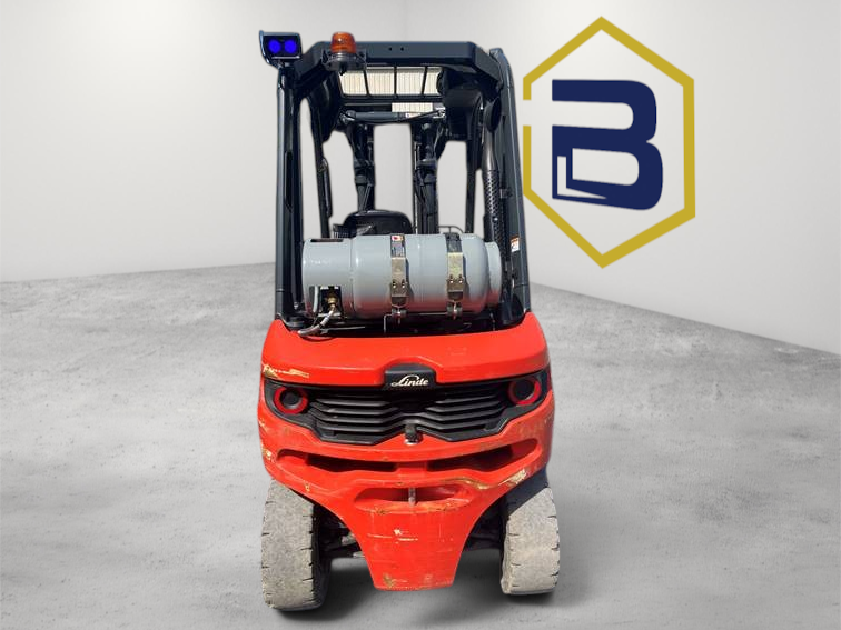 Burwell Material Handling 2021 Linde H30T LPG pneumatic forklift with red chassis and hydrostatic drive system