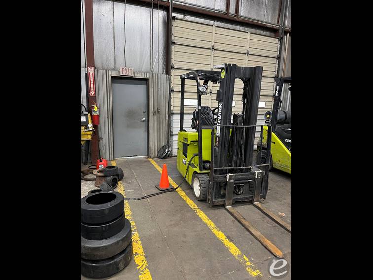 2019 Clark TMX15S