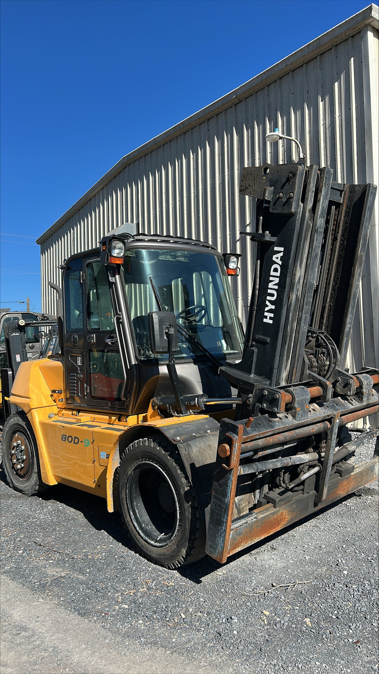 2019 Hyundai 80D-9